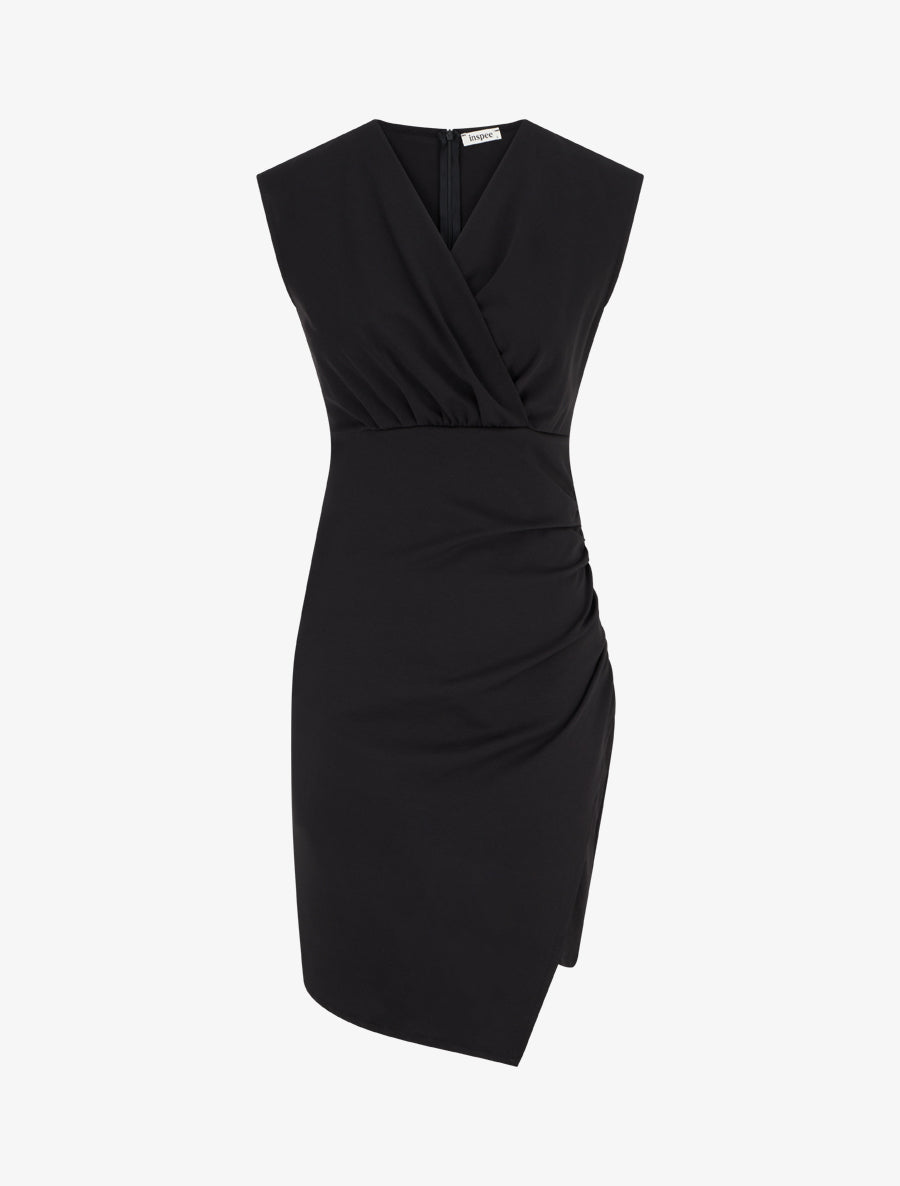 Figurbetontes Kleid mit Wickelkragen und Drapierung