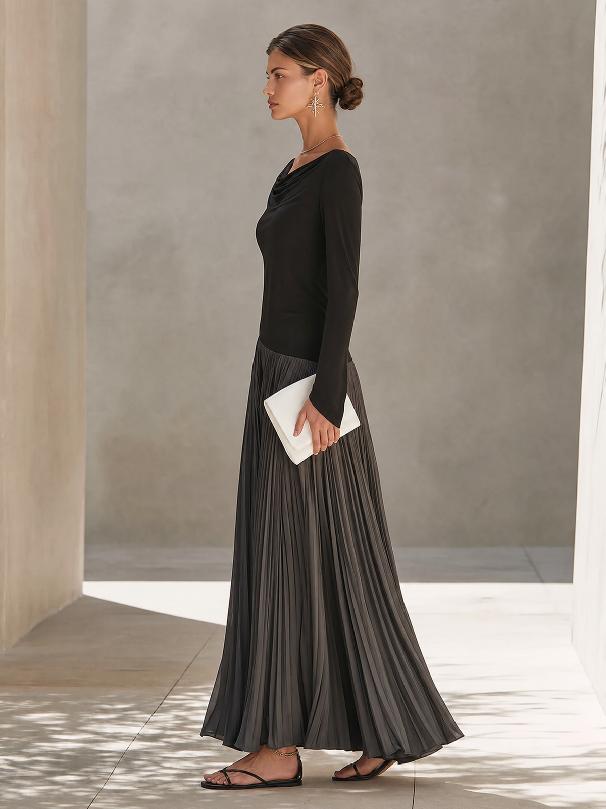 Minimalistisches Damen-Maxikleid in Zweifarbigem Color-Block-Design mit Drapiertem Ausschnitt