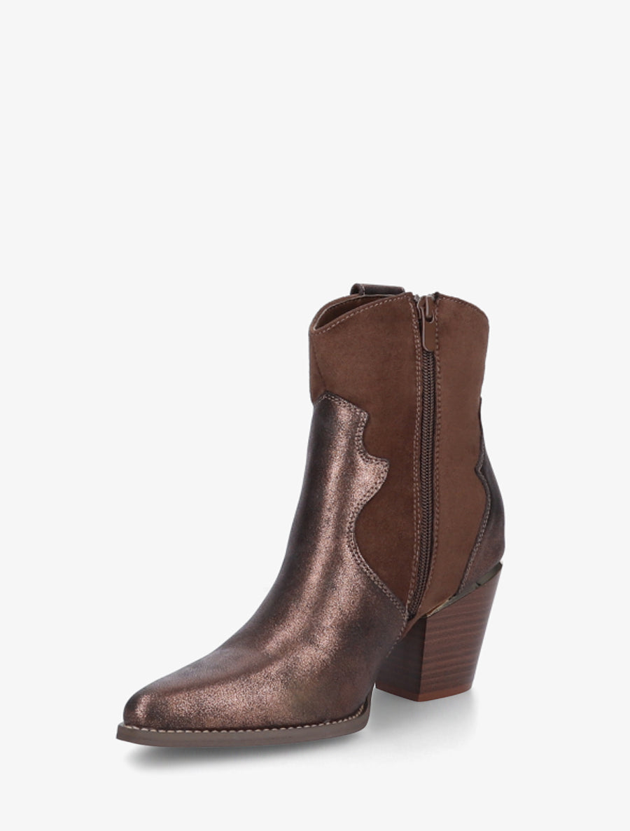 Stiefeletten im Western-Stil mit perlmuttfarbenen Einsätzen