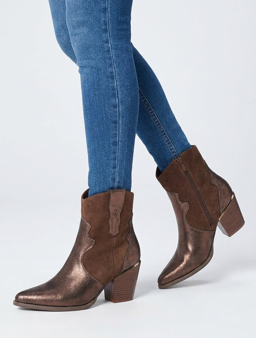 Stiefeletten im Western-Stil mit perlmuttfarbenen Einsätzen