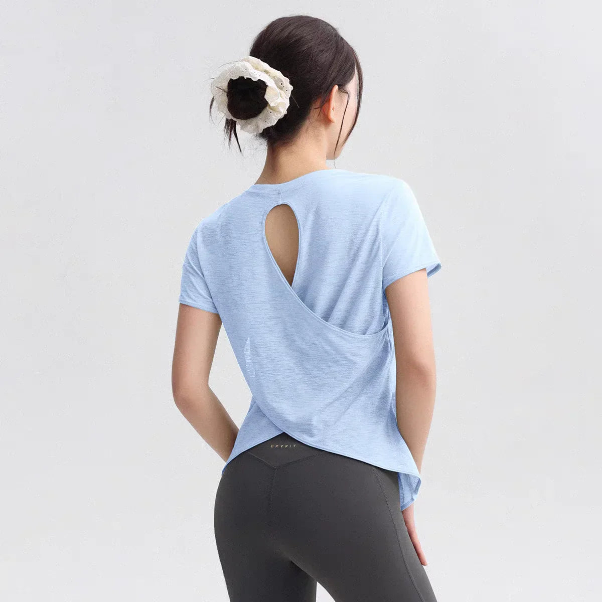 Kurzarm-Fitness-Top atmungsaktiv mit Rückenausschnitt für Yoga