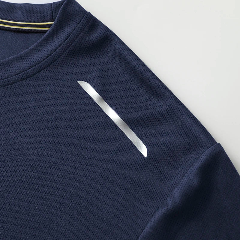 Langarm-Performance-Shirt mit reflektierenden Akzenten und atmungsaktiver Konstruktion