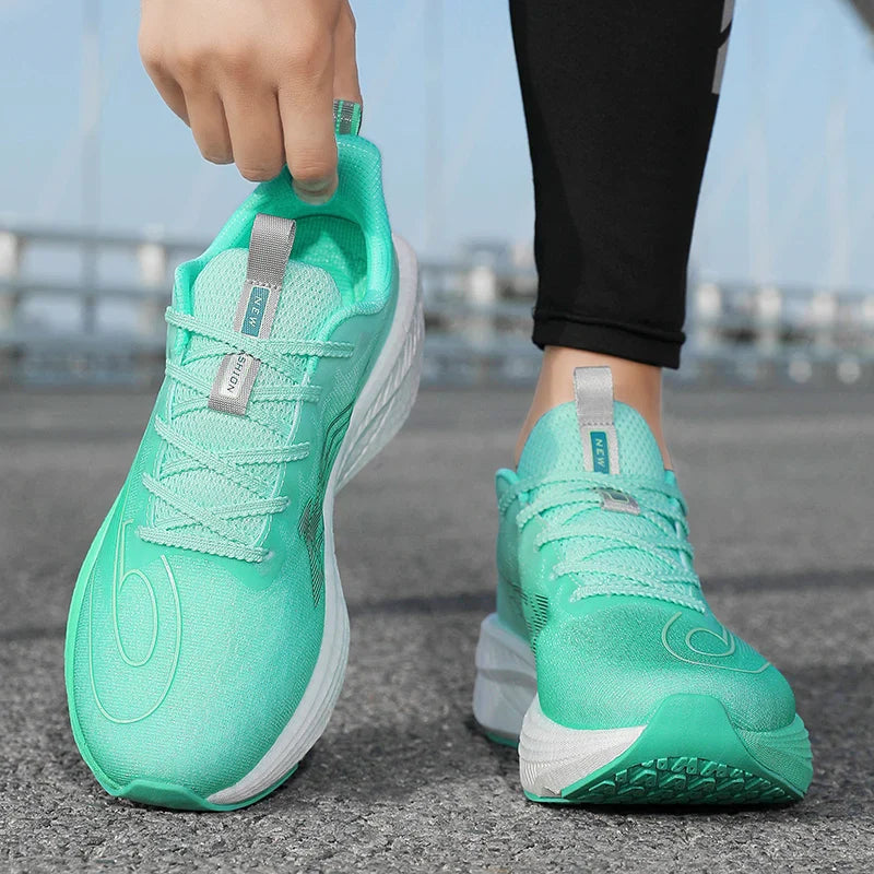Ultraleichter Laufschuh mit atmungsaktivem Obermaterial und stabilem Design