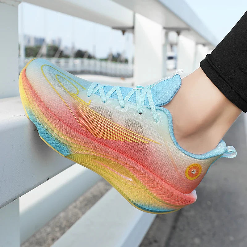Ultraleichter Laufschuh mit atmungsaktivem Obermaterial und stabilem Design