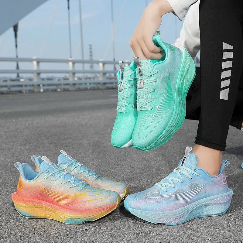 Ultraleichter Laufschuh mit atmungsaktivem Obermaterial und stabilem Design
