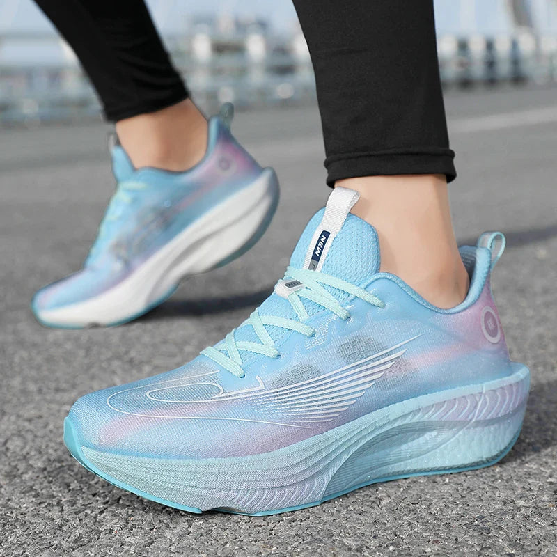 Ultraleichter Laufschuh mit atmungsaktivem Obermaterial und stabilem Design