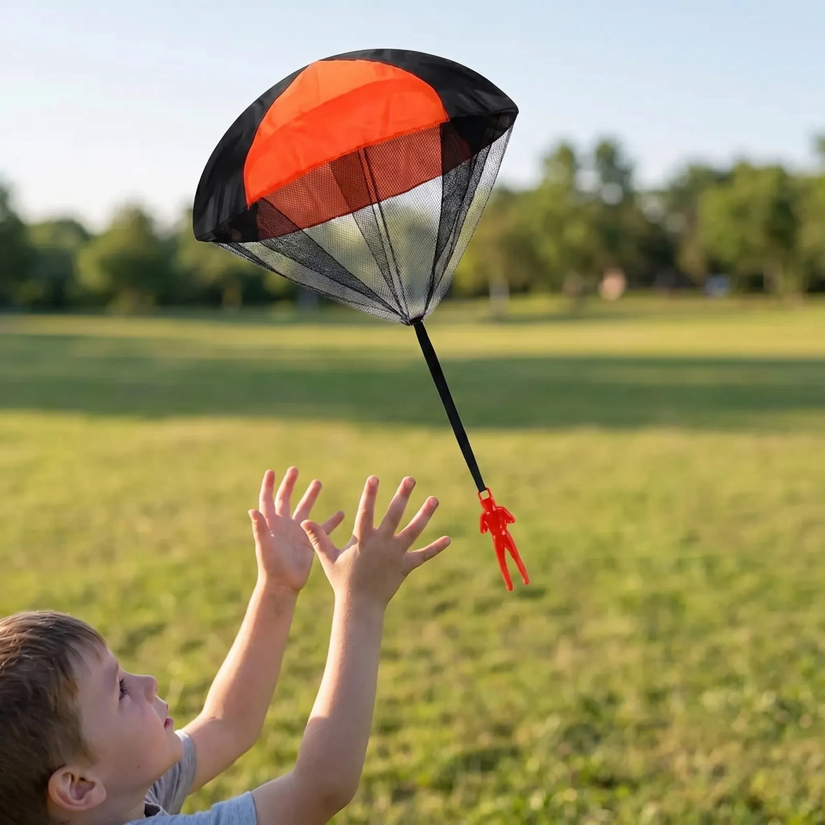 Fallschirmspielzeug mit vier bunten Baldachinen für Handwurf Outdoor