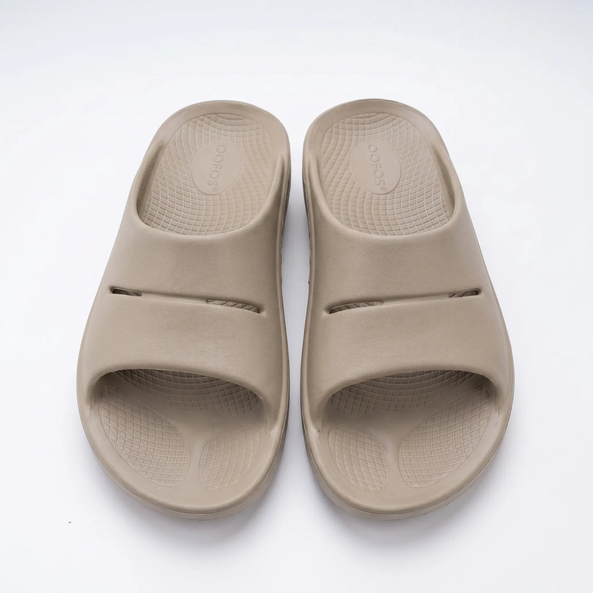 Dickgepolsterte Slip-On-Sandalen mit rutschfester Sohle und anatomischem Fußbett