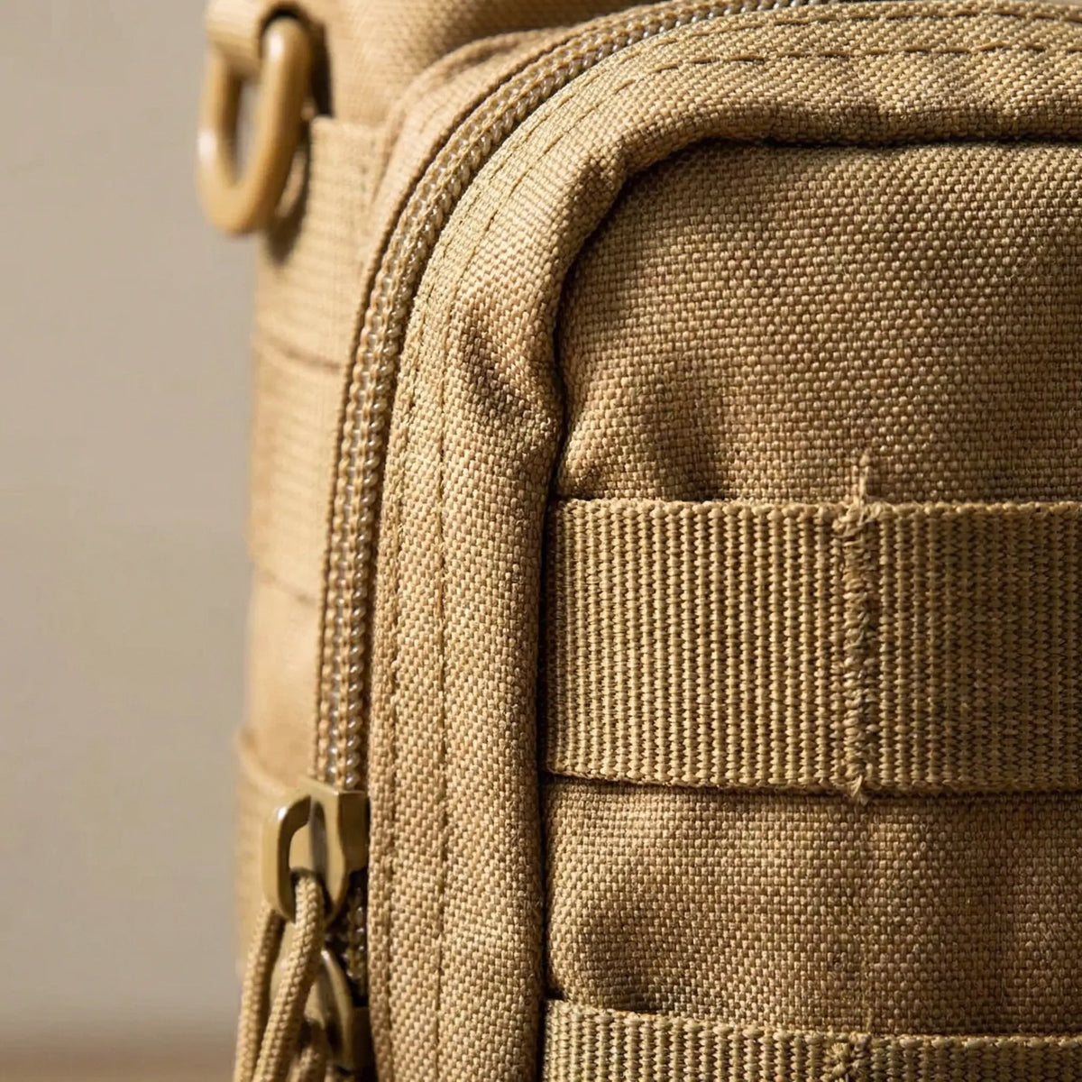 Taktische MOLLE-Trinkflaschenhalterung mit Reißverschlusstasche
