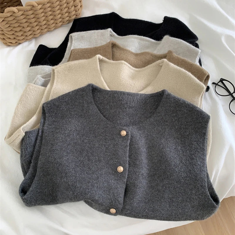 Ärmellose Strickjacke Damen schmal elegantes Design Knöpfe