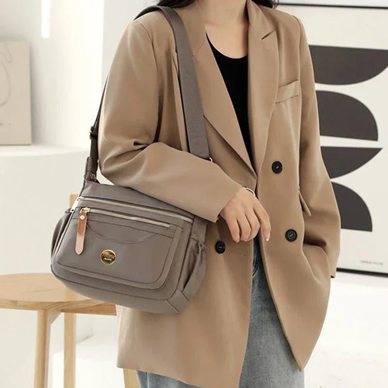 Crossbody-Tasche Nylon mit Organisationsfächern und verstellbarem Gurt