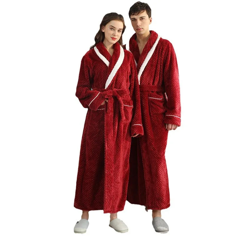 Langer Plüsch-Bademantel mit Schalskragen und Taschen
