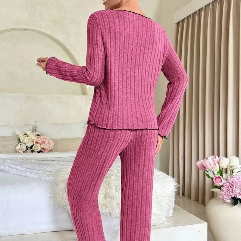 Gerippter Langarm-Pyjama-Set mit V-Ausschnitt und welligem Saum