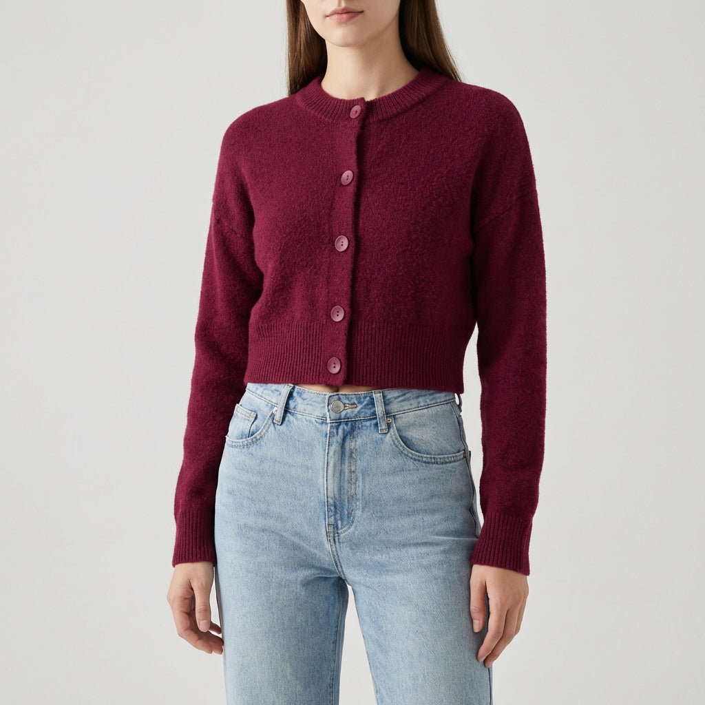 Kurz geschnittene Strickjacke mit Knopfleiste und Rundhals
