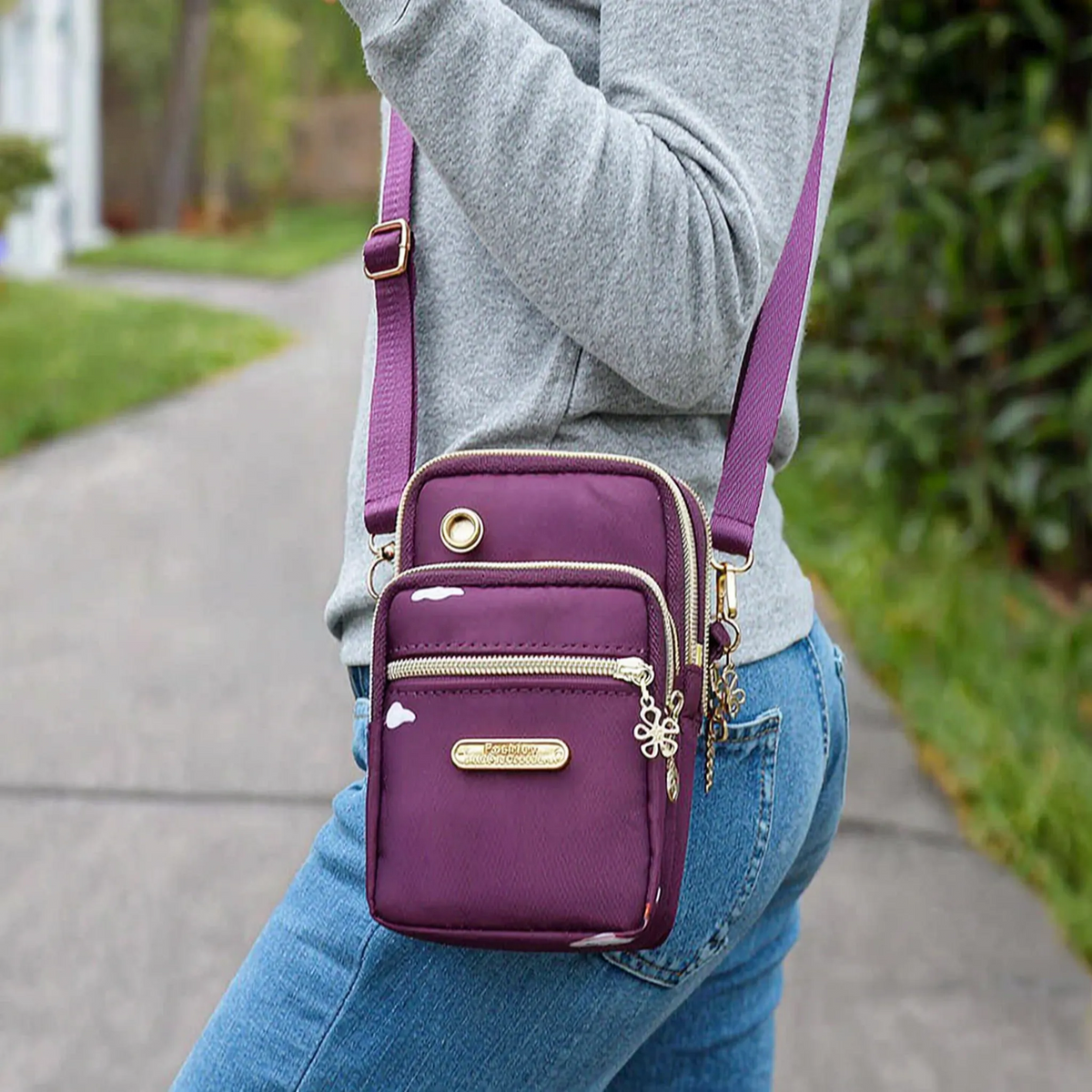 Kleine Umhängetasche mit Reißverschlussfächern und Handy-Handtasche