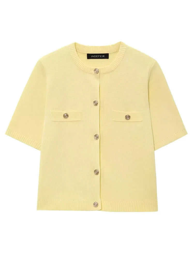 Kurzarm-Crop-Cardigan mit Knopfdetails und Taschenaccessoires