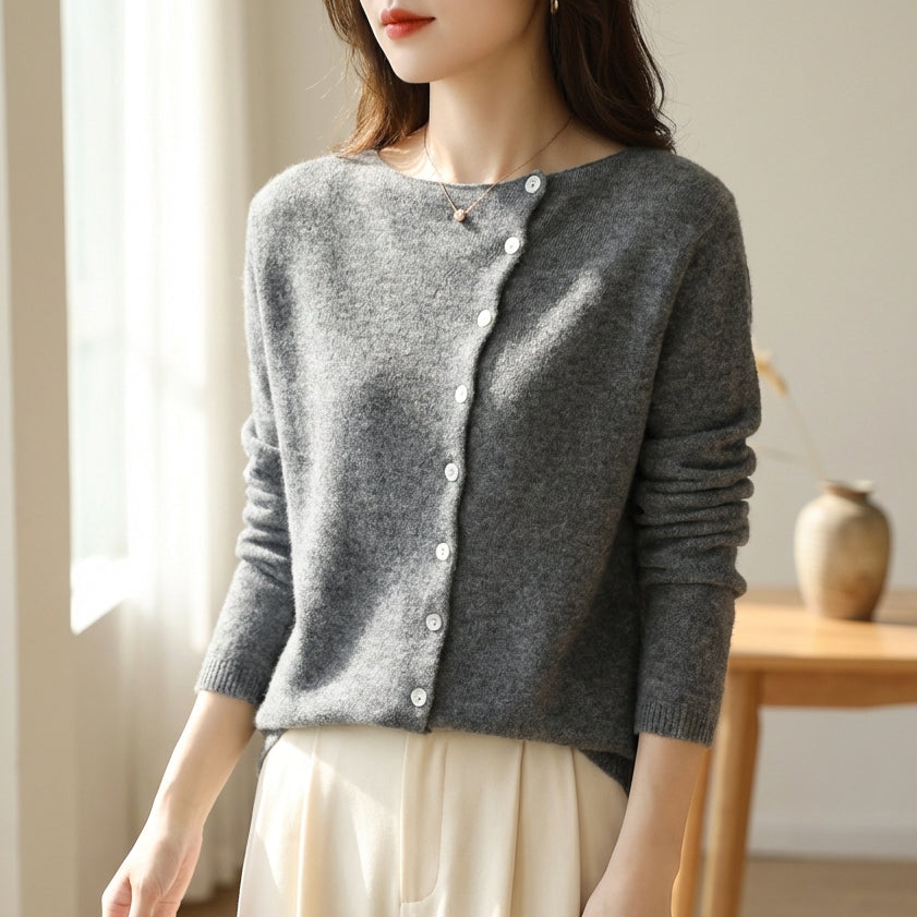 Asymmetrischer Strickardigan mit Knopfleiste, weicher Samt