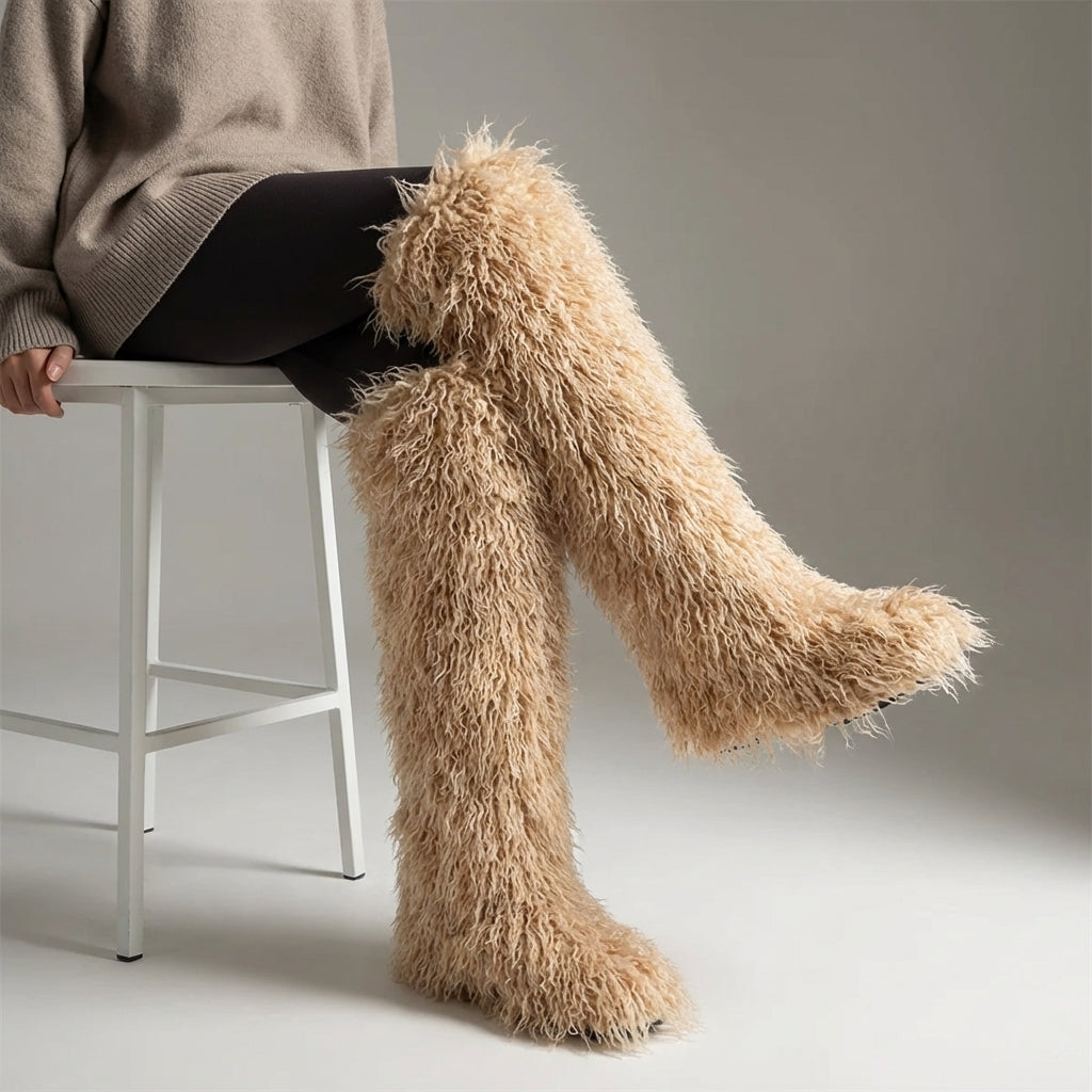 Overknee-Fellstiefel mit flauschiger Fütterung und Plateausohle
