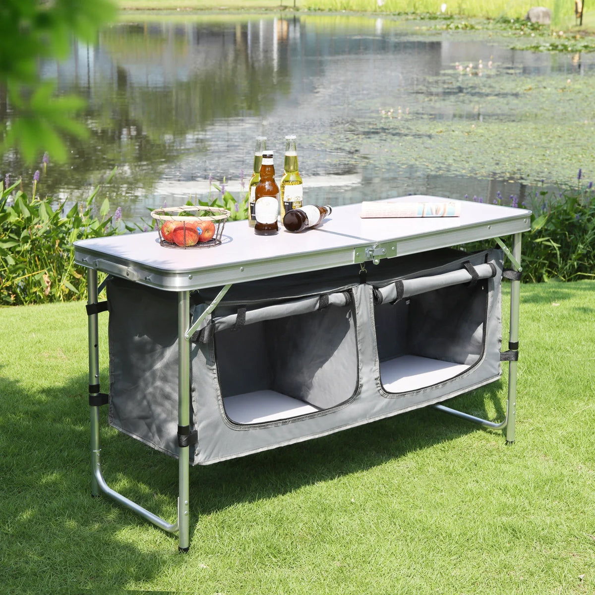 Klappbarer Koffer-Picknicktisch mit Stauraum und verstellbaren Beinen