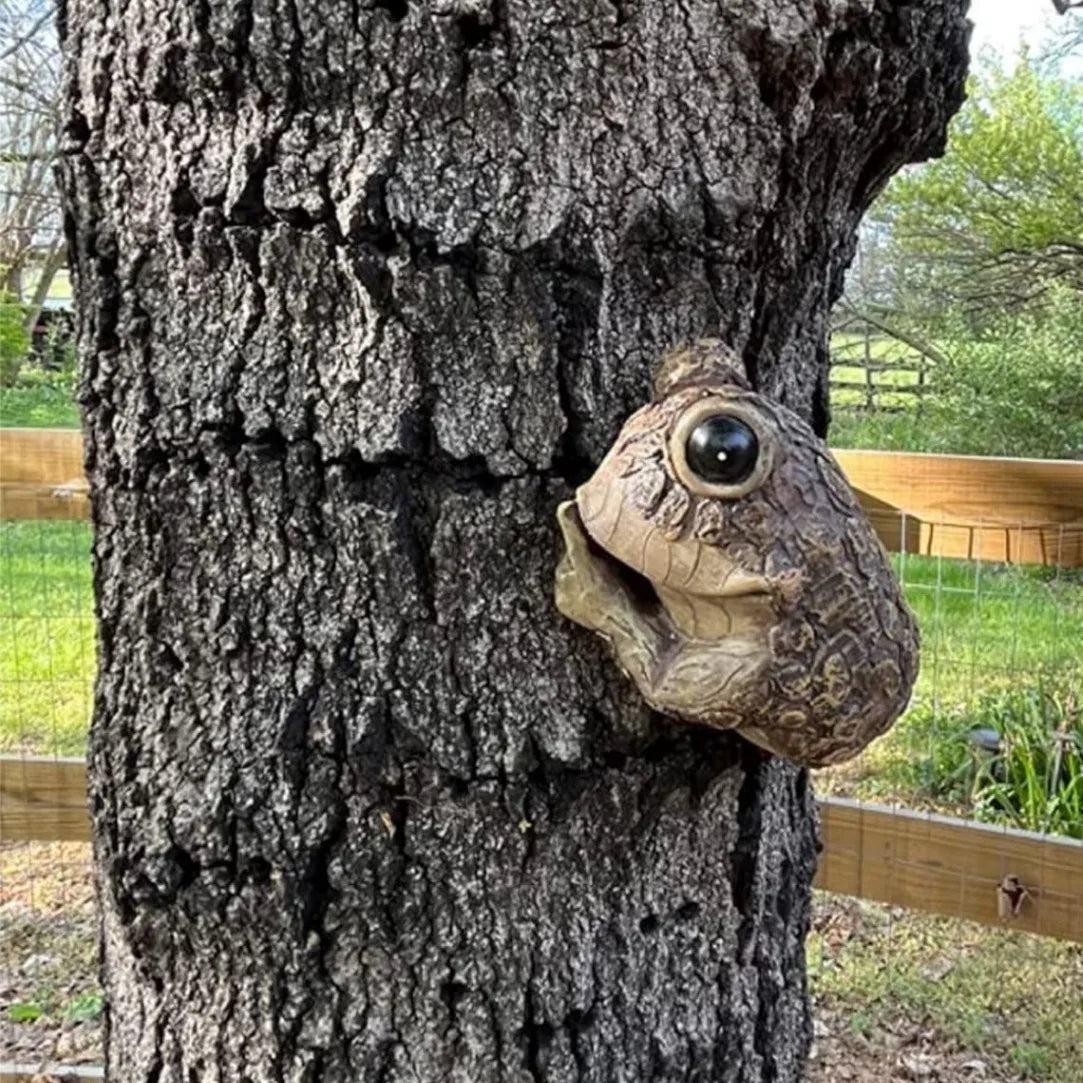 Spähender Frosch Baumornament mit lebensechten Details und verwittertem Finish