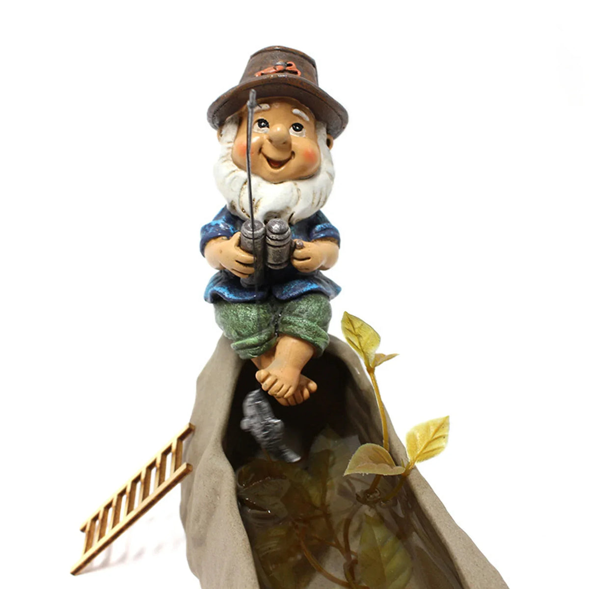 Sitzende Fischergnom-Gartenfigur handgemalt mit Angelrute