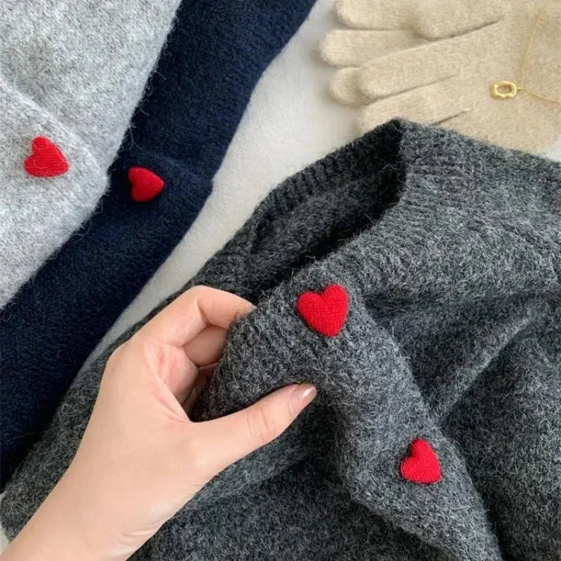 Gestrickte Strickjacke mit Herzknöpfen abgesetzter Schulter lockere Passform