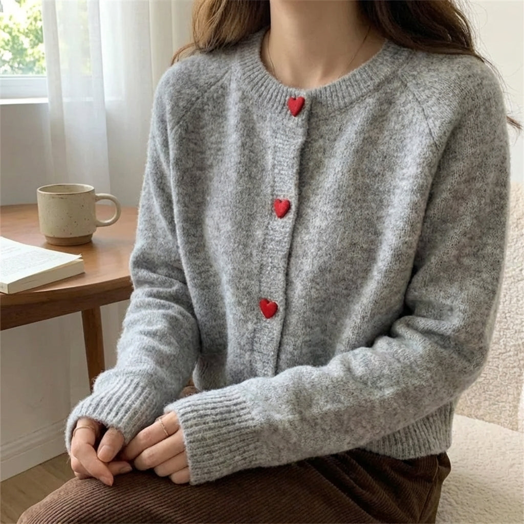 Gestrickte Strickjacke mit Herzknöpfen abgesetzter Schulter lockere Passform