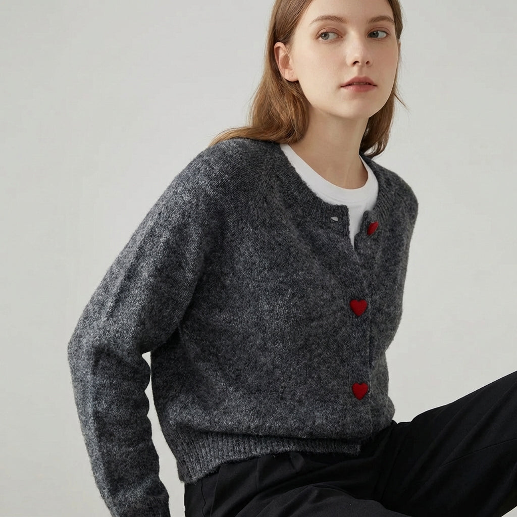 Gestrickte Strickjacke mit Herzknöpfen abgesetzter Schulter lockere Passform