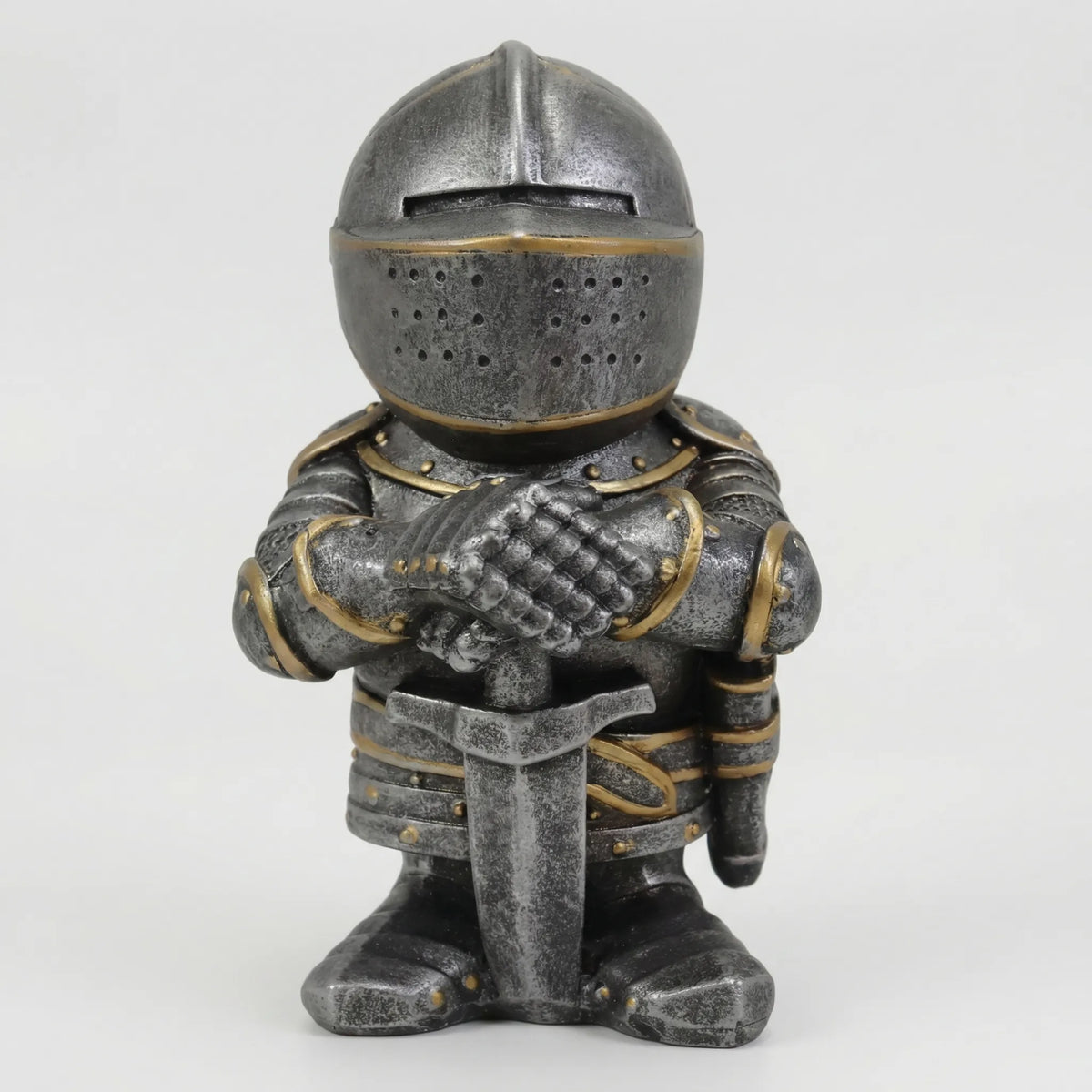 Miniatur Mittelalter-Ritter Gartenfigur mit Kettenhemd und Topfhelm