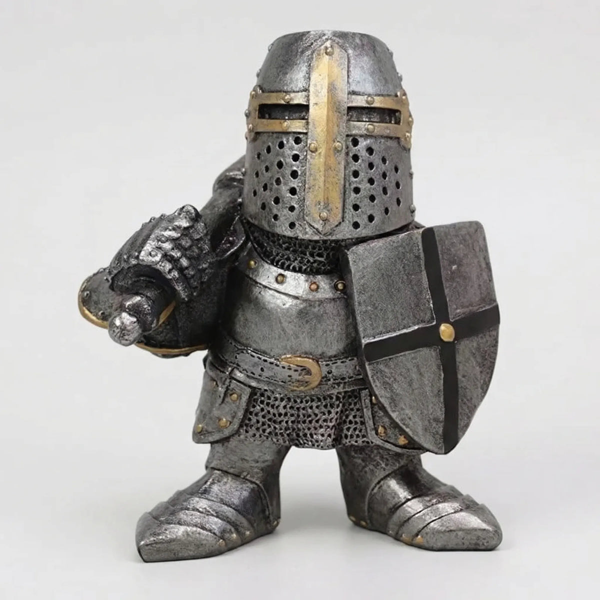 Miniatur Mittelalter-Ritter Gartenfigur mit Kettenhemd und Topfhelm