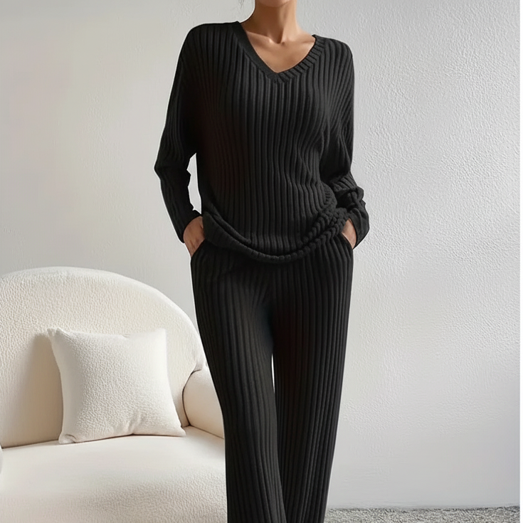 Zweiteiliges Damen-Lounge-Set mit geripptem Strickgewebe und V-Ausschnitt