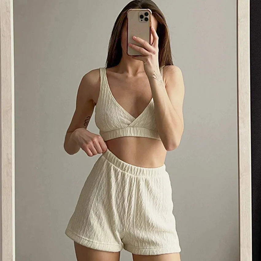 Dreiteiliges Schlafanzug-Set mit V-Ausschnitt, langärmeliger Robe und Shorts
