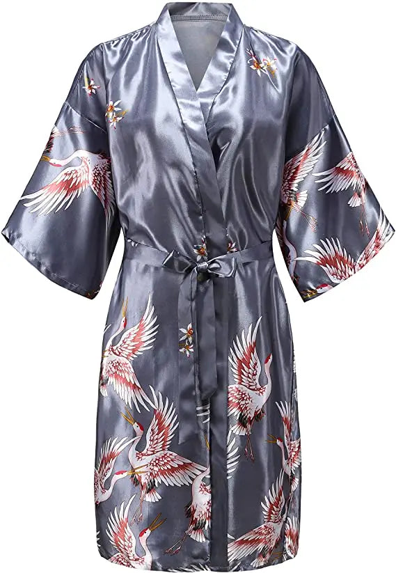 Kurzer Kimono-Morgenmantel mit zartem Blumenmuster elegant seidenartig