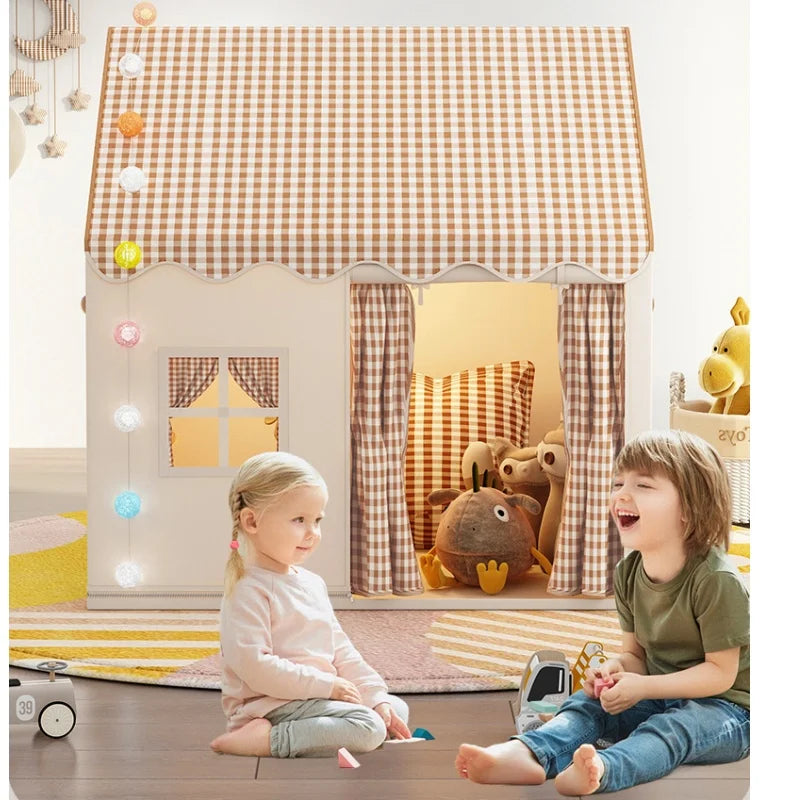 Faltbares Indoor Spielzelt für Kinder mit gemustertem Dach