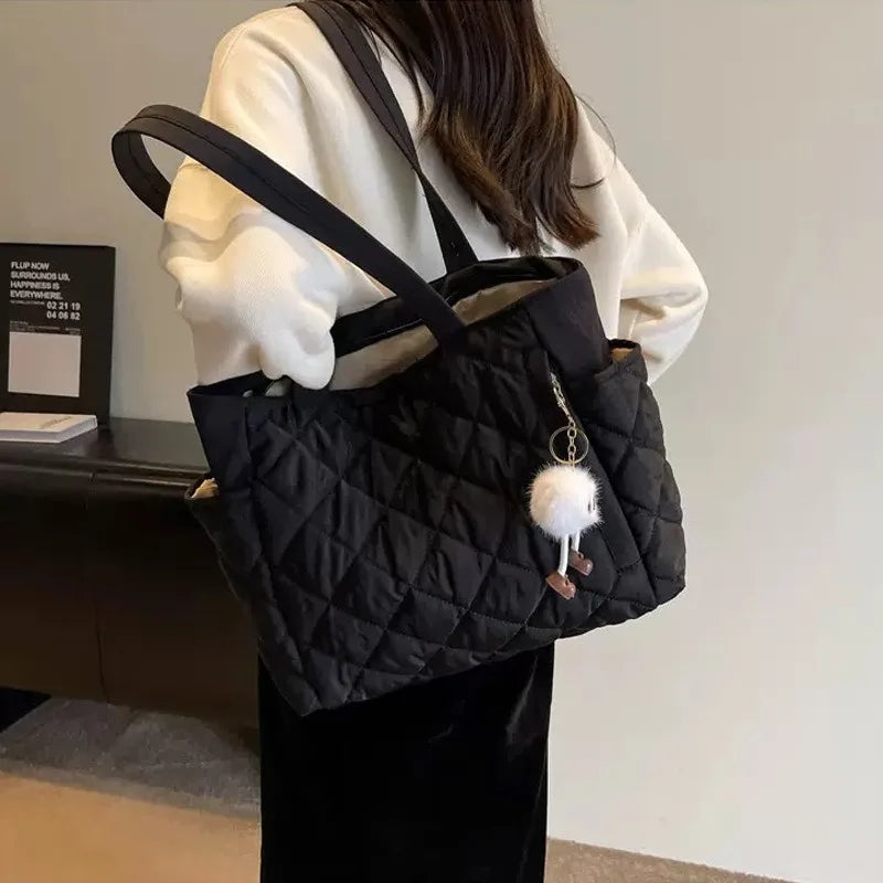 Gesteppte Shopper-Tasche mit Diamantmuster und breiten Schultergurten