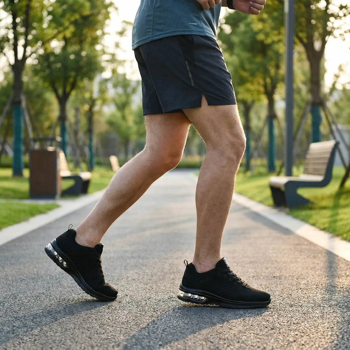 Leichter Herren-Laufschuh mit Schnürverschluss, Luftpolstersohle und atmungsaktivem Mesh-Gewebe