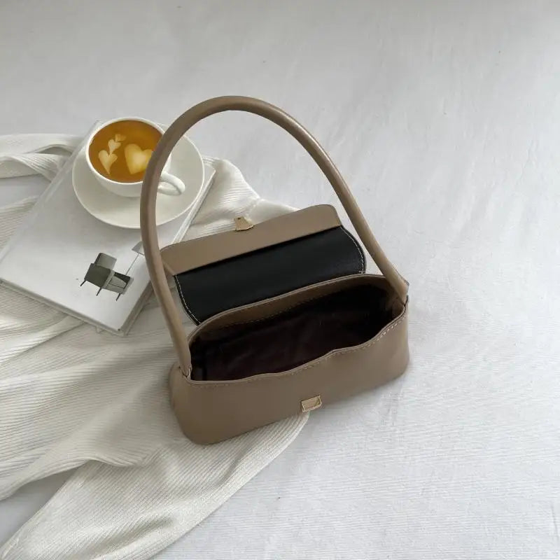 Retro Schultertasche mit Überschlag aus PU-Leder strukturiert