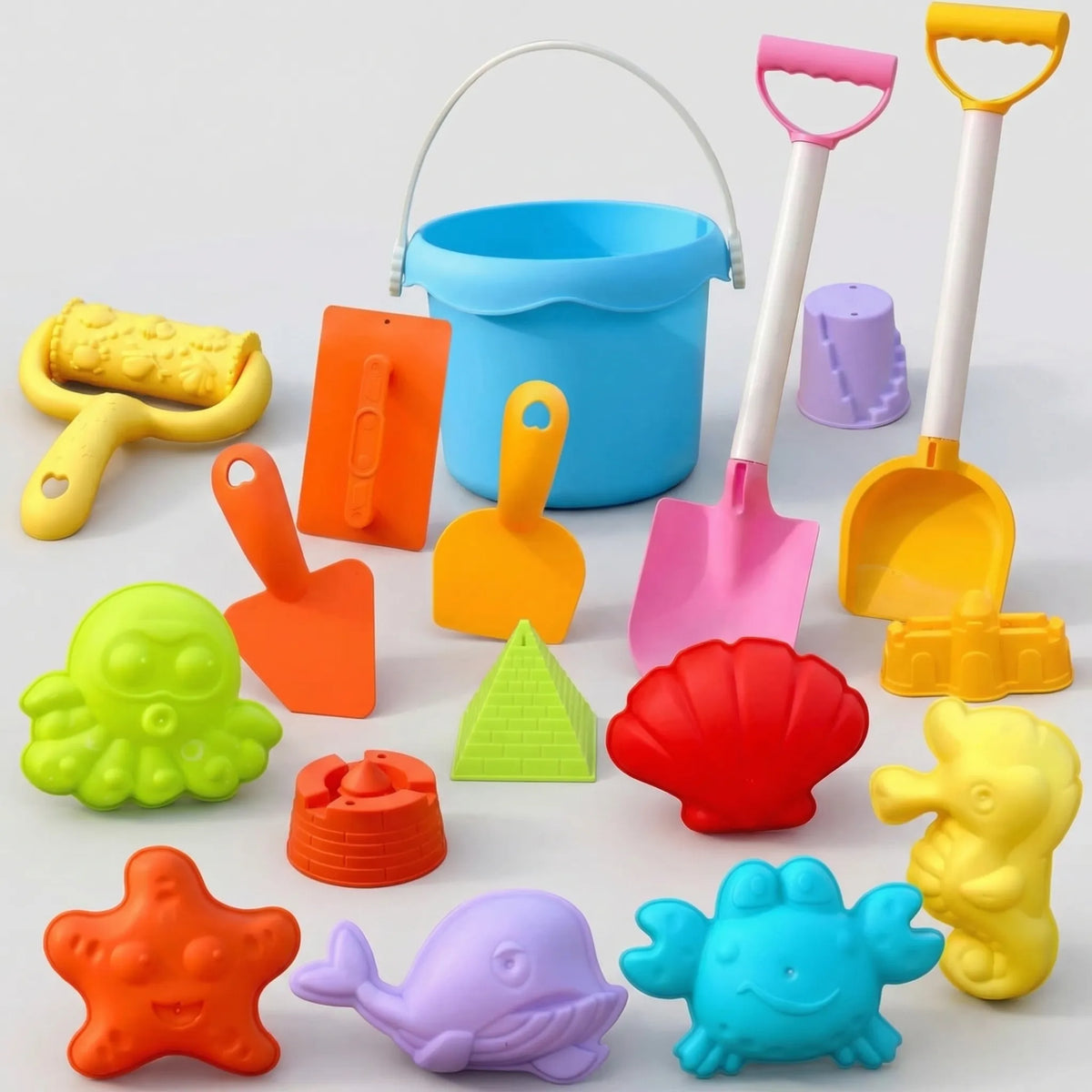Mehrteiliges Strandspielset für Kinder mit Sandformen und Werkzeugen