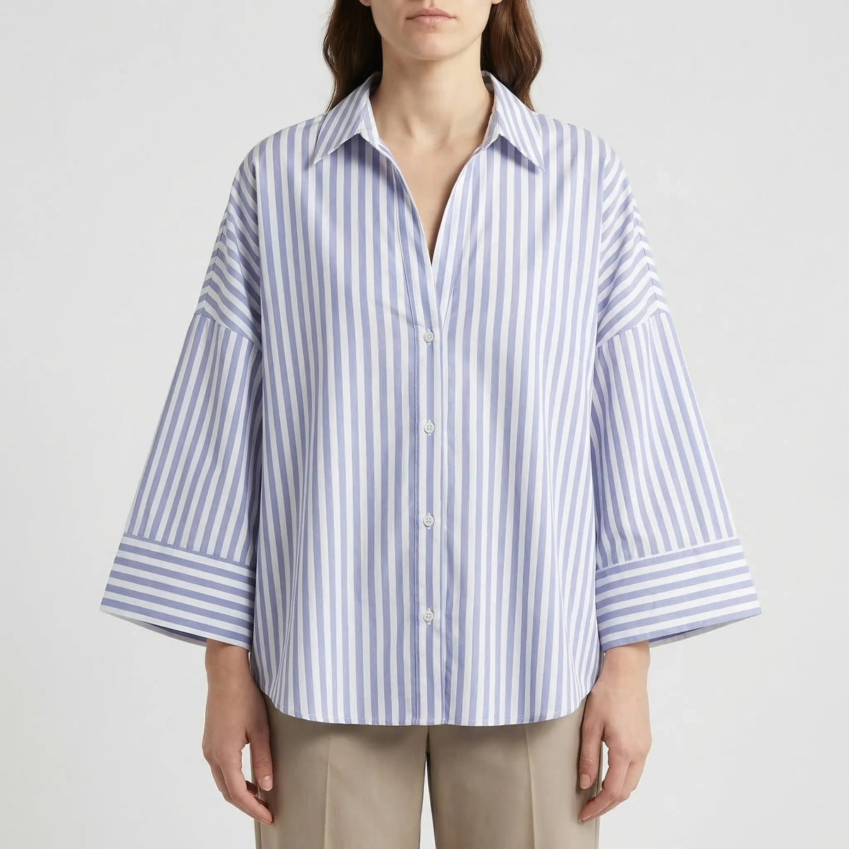 Bluse mit weiten Ärmeln und asymmetrischem Saum Johnny-Kragen Knopfleiste