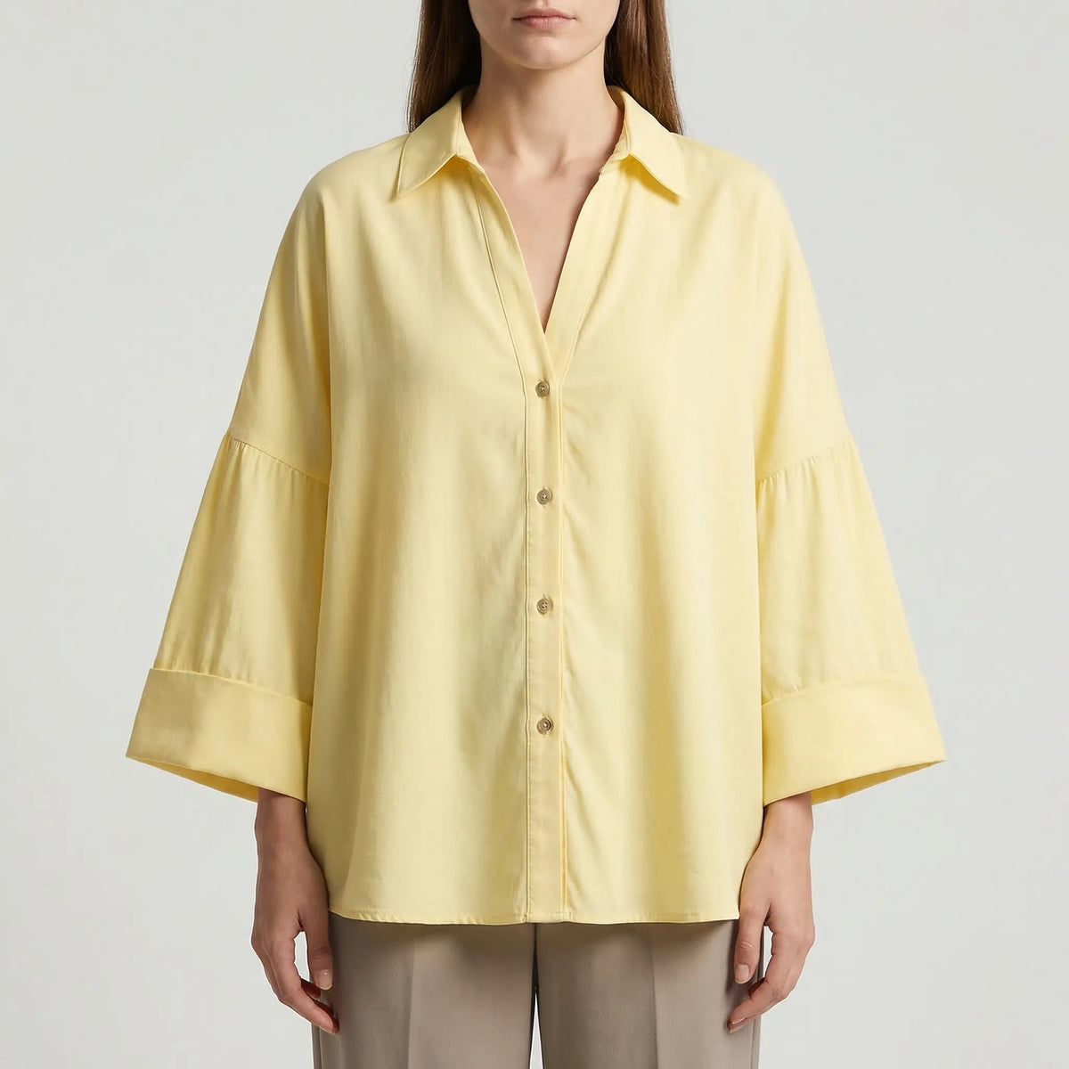 Bluse mit weiten Ärmeln und asymmetrischem Saum Johnny-Kragen Knopfleiste