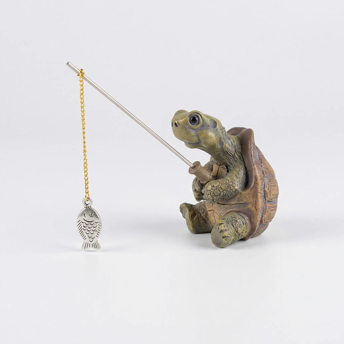 Schildkröte Gartenskulptur mit Angelrute und Fischanhänger detaillierte Figur