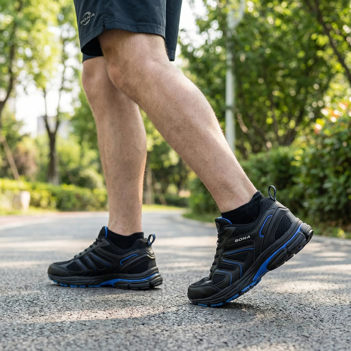 Herren-Laufschuh mit atmungsaktivem Mesh-Oberstoff leichte Bauweise