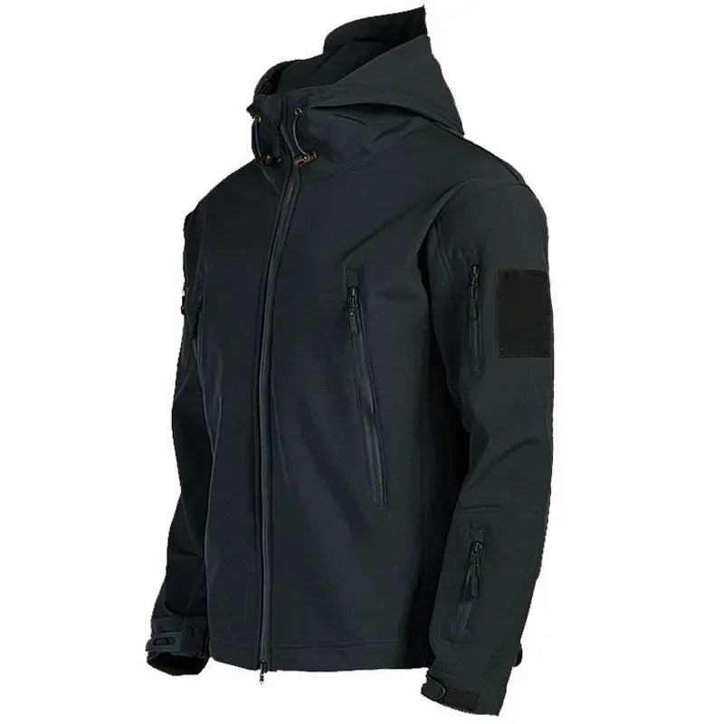 Taktische Softshell-Jacke mit Thermofütterung und Nutzungstaschen