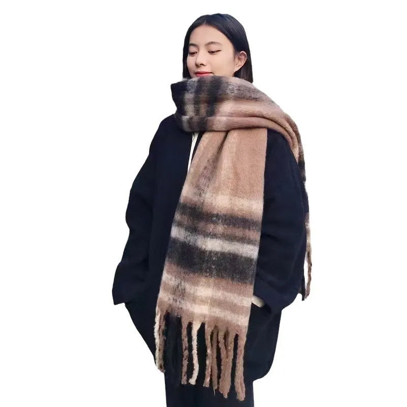 Übergroßer Winterschal mit gebürstetem Polyester und langen Fransen zum Layern