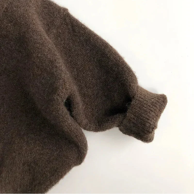Kinder-Strickpullover mit Umlegekragen und Knopfleiste