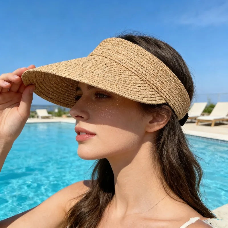 Geflochtener Sonnenschirm mit breitem offenem Visierblatt für Damen
