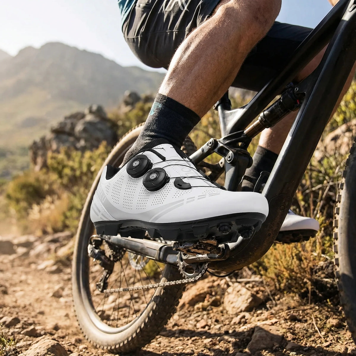 MTB-Rennschuh mit SPD-Stollen und Drehverschluss, belüftetes Obermaterial