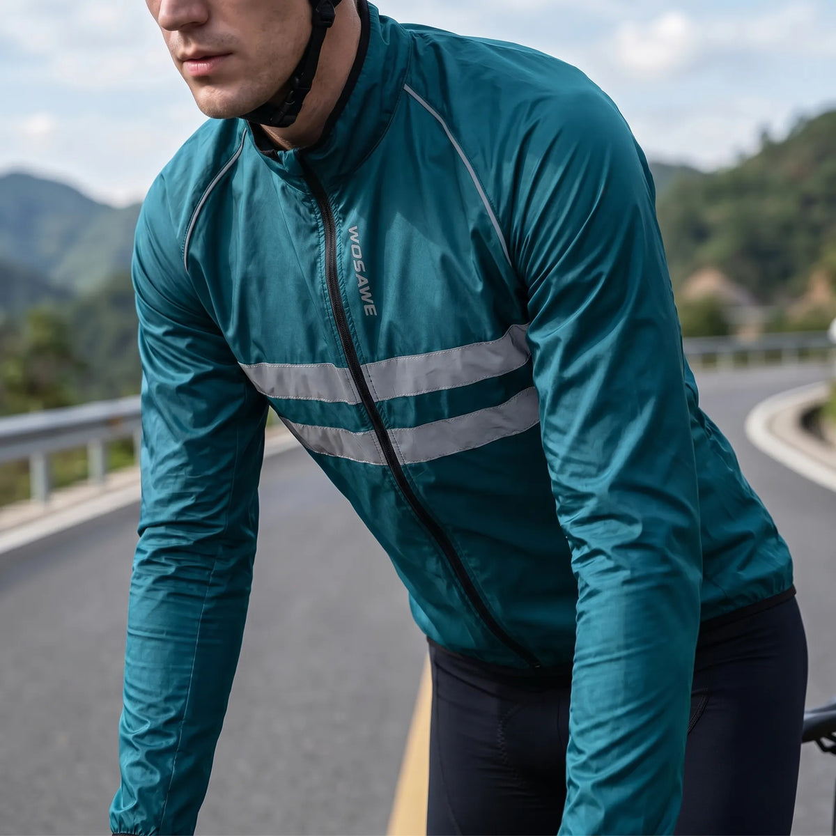 Leichte Fahrrad-Windbreaker mit reflektierenden Bruststreifen und verlängertem Rückenzipfel