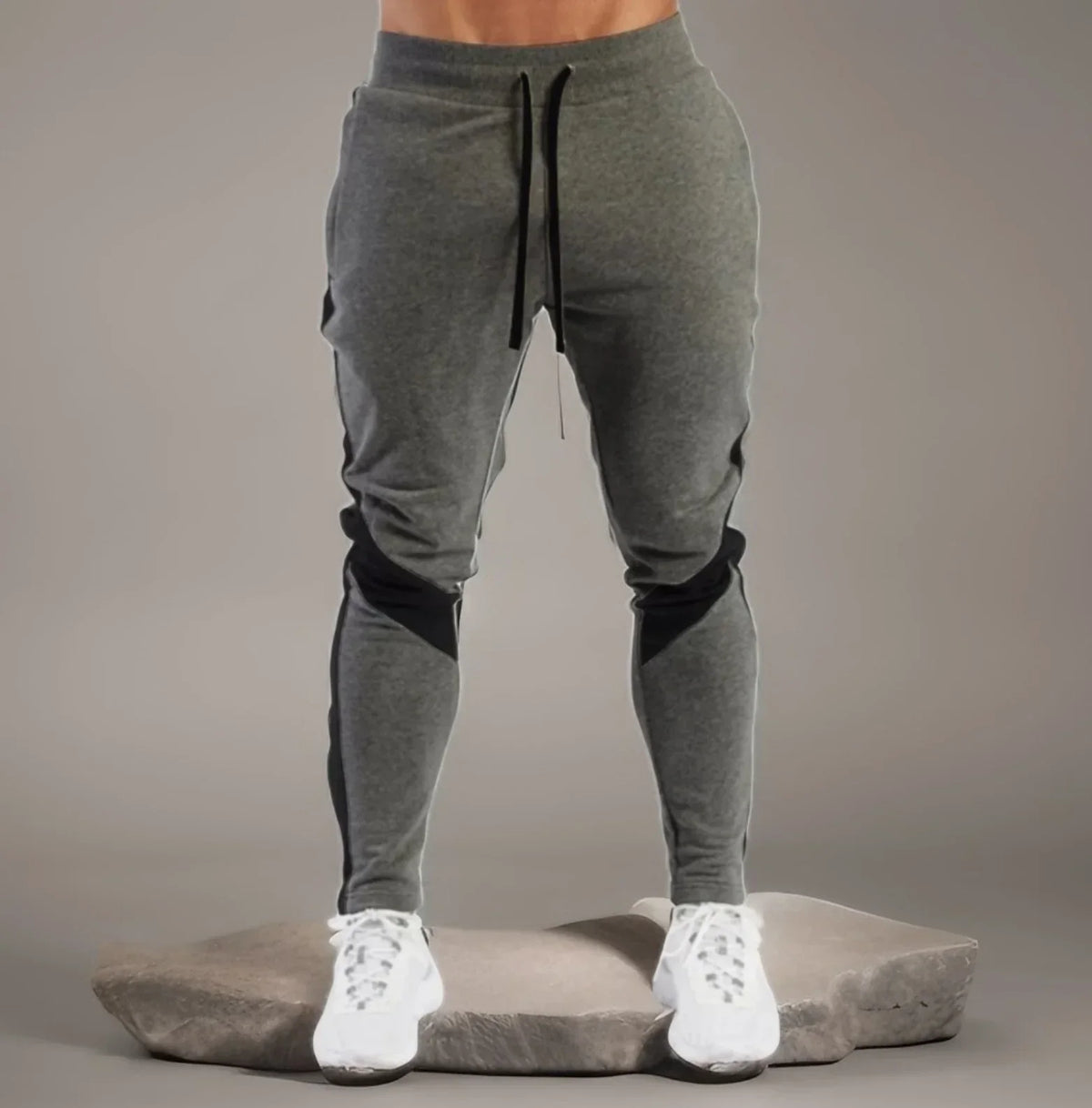 Schlanke Athletic-Jogginghosen mit verstellbarem Kordelzug-Bund
