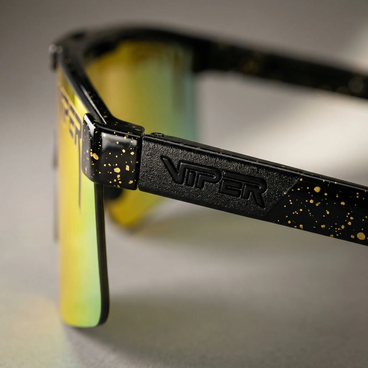 Übergroße Sportsonnenbrille mit Wraparound-Schutzglas und UV400-Gläsern